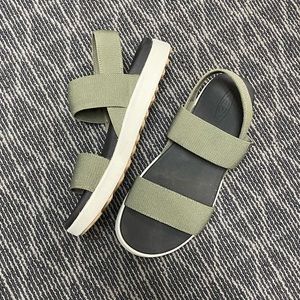 Olive Green Keen Elle sandals, sz 9.5